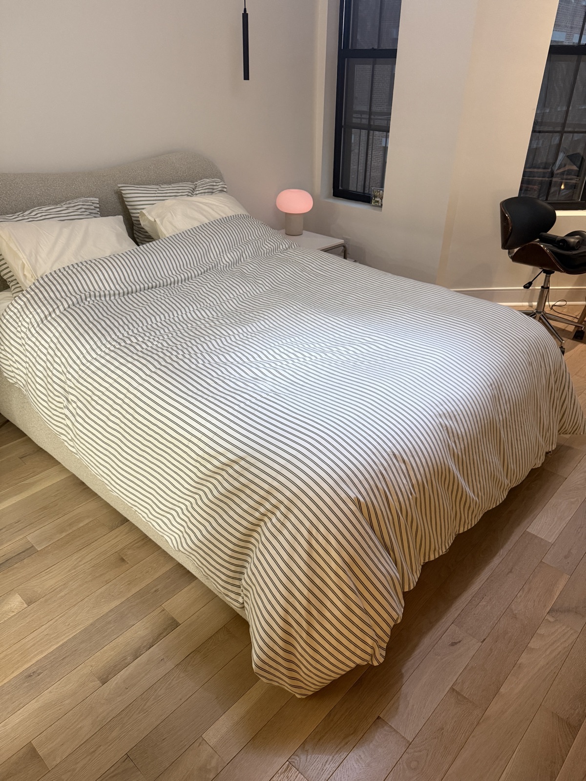 Upholstered Platform Bed (Queen)
